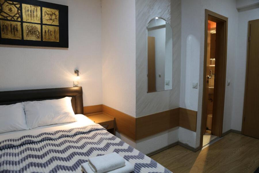 Hotel Moment Velika Plana Exterior foto