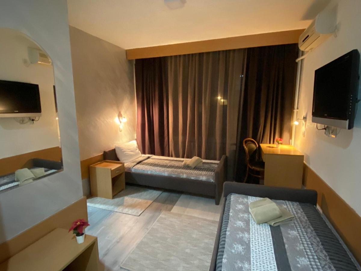 Hotel Moment Velika Plana Exterior foto